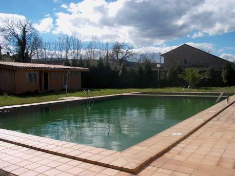 PISCINAS MUNICIPALES (QUIJAS)